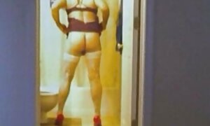 Lei usa video mature porche una macchina fotografica per registrare sua sorella e la sua figa dentro cums